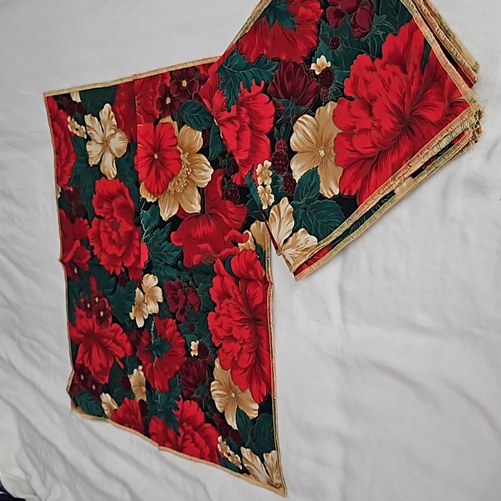 Floral Christmas Set of 7 Napkins